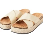 slippers-UyfyEfVI-0.webp
