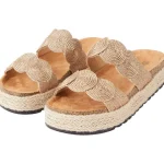 slippers-UyfyEfVI-0.webp